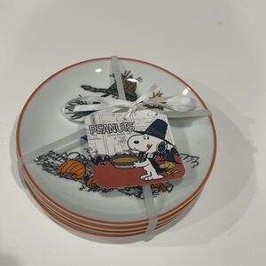 NWT Peanuts Snoopy App Plates. 4 Set